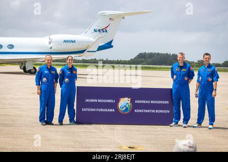 USA. August 2023. Die Mitglieder der NASA-Mission SpaceX Crew-7 (Roscosmos-Kosmonaut Konstantin Borisov, links, Astronaut der Europäischen Weltraumorganisation Andreas Mogensen, zweiter von links, NASA-Astronaut Jasmin Moghbeli, zweiter von rechts, Satoshi Furukawa, der Astronaut der Japan Aerospace Exploration Agency, spricht mit den Medien und posiert für Fotos in der Launch and Landing Facility am Kennedy Space Center der NASA in Florida am 20. August 2023. der Start ist für den 25. August geplant. (Foto: Alex G. Perez/SIPA USA) Credit: SIPA USA/Alamy Live News Stockfoto