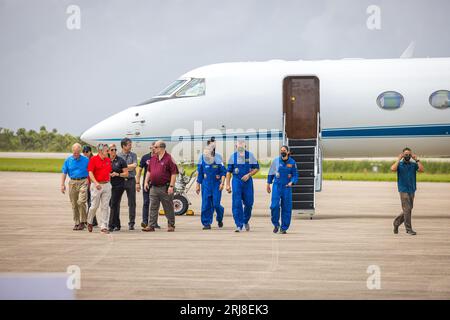 USA. August 2023. Die Mitglieder der NASA-Mission SpaceX Crew-7 (Roscosmos-Kosmonaut Konstantin Borisov, links, Astronaut der Europäischen Weltraumorganisation Andreas Mogensen, zweiter von links, NASA-Astronaut Jasmin Moghbeli, zweiter von rechts, Satoshi Furukawa, der Astronaut der Japan Aerospace Exploration Agency, spricht mit den Medien und posiert für Fotos in der Launch and Landing Facility am Kennedy Space Center der NASA in Florida am 20. August 2023. der Start ist für den 25. August geplant. (Foto: Alex G. Perez/SIPA USA) Credit: SIPA USA/Alamy Live News Stockfoto