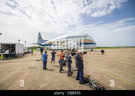 USA. August 2023. Die Mitglieder der NASA-Mission SpaceX Crew-7 (Roscosmos-Kosmonaut Konstantin Borisov, links, Astronaut der Europäischen Weltraumorganisation Andreas Mogensen, zweiter von links, NASA-Astronaut Jasmin Moghbeli, zweiter von rechts, Satoshi Furukawa, der Astronaut der Japan Aerospace Exploration Agency, spricht mit den Medien und posiert für Fotos in der Launch and Landing Facility am Kennedy Space Center der NASA in Florida am 20. August 2023. der Start ist für den 25. August geplant. (Foto: Alex G. Perez/SIPA USA) Credit: SIPA USA/Alamy Live News Stockfoto