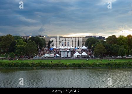 Columbus, OH, USA - 12. August 2023: Festival Latino, eine kostenlose Veranstaltung mit nationalen und internationalen Musikern, fand am 1. August im Genua Park statt Stockfoto