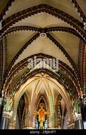 Neoklassizistische ungarische Innere Pfarrkirche in Budapest, Ungarn, das älteste Gebäude auf der Pestseite. Stockfoto