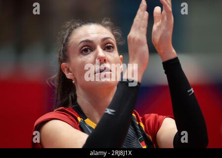 Düsseldorf, Deutschland. August 2023. Volleyball, Frauen, Europameisterschaft, Vorrunde, Gruppe C, Spieltag 5, Deutschland - Schweden: Lena Stigrot dankt den Fans nach dem Spiel. Quelle: Marius Becker/dpa/Alamy Live News Stockfoto