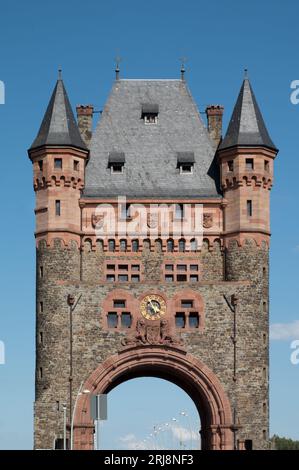 Historischen Kulturdenkmal Turm Wahrzeichen "nibelungenbrücke" oder "Nibelungentor" auf der Brücke in der Stadt Worms in Deutschland Stockfoto