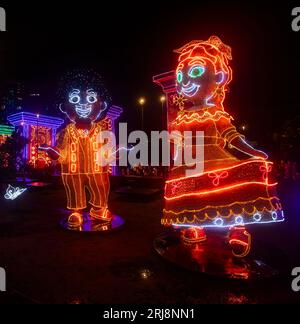 Medellin, Antioquia. Kolumbien - 11. Januar 2023. Die Weihnachtsbeleuchtung kehrt mit ihren schönen Designs zurück. Stockfoto