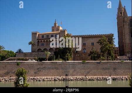 Palma de Mallorca, Spanien - 28. Juli 2023: Fantastische gotische Kathedrale Santa Maria de Majorica in Palma. Stockfoto