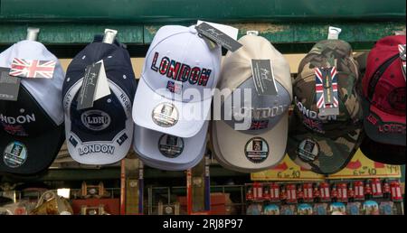 Baseballmütze Souvenirs Westminster Bridge London Stockfoto