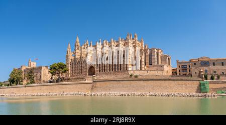 Palma de Mallorca, Spanien - 28. Juli 2023: Fantastische gotische Kathedrale Santa Maria de Majorica in Palma. Stockfoto