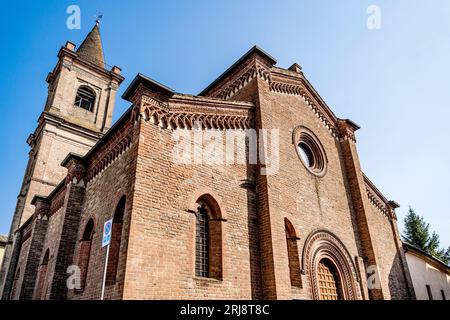 Die Kirche Santa Croce (Heiliges Kreuz), erbaut im 15. Jahrhundert im gotischen Stil, im Stadtzentrum von Fontanellato, Provinz Parma, Italien Stockfoto