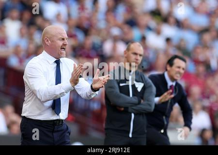 Birmingham, Großbritannien. August 2023. Sean Dyche, der Manager von Everton, reagiert. Premier League Match, Aston Villa gegen Everton im Villa Park in Birmingham am Sonntag, den 20. August 2023. Dieses Bild darf nur zu redaktionellen Zwecken verwendet werden. Nur redaktionelle Verwendung, Bild von Andrew Orchard/Andrew Orchard Sports Photography/Alamy Live News Credit: Andrew Orchard Sports Photography/Alamy Live News Stockfoto