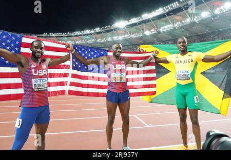 L-R Daniel Roberts (USA), Grant Holloway (USA) und Hansle Perchment (JAM) auf 110m Hürden Männer während der 19. Ausgabe der Leichtathletik-Weltmeisterschaften am 21. August 2023 im National Athletics Centre in Budapest, Ungarn Credit: SCS/Soenar Chamid/AFLO/Alamy Live News Stockfoto