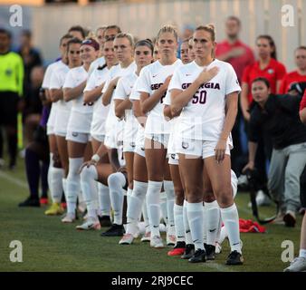 17. August 2023: Georgia Bulldogs-Spieler während der Nationalhymne vor einem Spiel zwischen den Georgia Bulldogs und den UCLA Bruins im Wallis Annenberg Stadium in Los Angeles, CA, Michael Sullivan/CSM Stockfoto