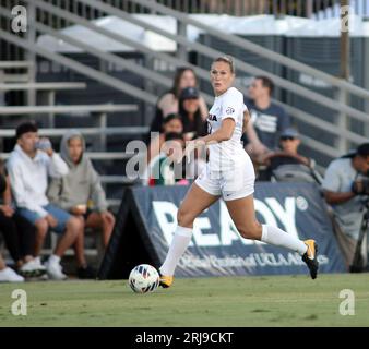 17. August 2023: Der Georgia Bulldogs-Stürmer Hannah White #50 dribbelt den Ball während eines Spiels zwischen den Georgia Bulldogs und den UCLA Bruins im Wallis Annenberg Stadium in Los Angeles, CA, Michael Sullivan/CSM Stockfoto