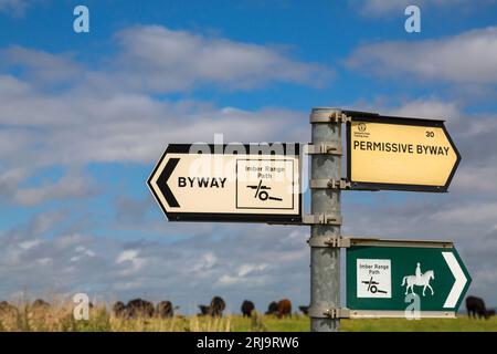 Imber Range Path Byway Permissive Byway Schild am New Zealand Farm Camp in Salisbury Plain, Wilshire UK im August Stockfoto