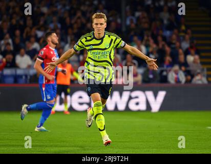 London, Großbritannien. August 2023. 21. August 2023 - Crystal Palace gegen Arsenal - Premier League - Selhurst Park. Martin Odegaard feiert den Elfmeterschießen für Arsenal während des Spiels in der Premier League im Selhurst Park. Bildnachweis: Mark Pain / Alamy Live News Stockfoto