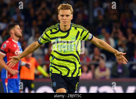 London, Großbritannien. August 2023. 21. August 2023 - Crystal Palace gegen Arsenal - Premier League - Selhurst Park. Martin Odegaard feiert den Elfmeterschießen für Arsenal während des Spiels in der Premier League im Selhurst Park. Bildnachweis: Mark Pain / Alamy Live News Stockfoto