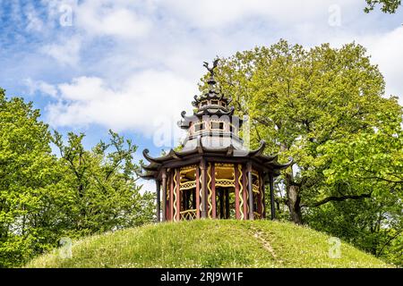 Chinesischer Pavillon auf Schneckenberg im Park der historischen Eremitage, Eremitage in der Nähe der Stadt Bayreuth, Bayern, Region Oberfrankreich, Deutschland Stockfoto