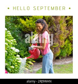 Komposition aus Hallo-september-Text über birassische Frau im Garten Stockfoto