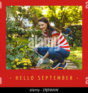 Komposition aus hallo-september-Text über kaukasische Frau im Garten Stockfoto