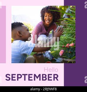 Komposition aus Hello september Text über afroamerikanische Mutter und Sohn im Garten Stockfoto