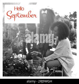 Komposition aus Hello september Text über birassisches Paar mit Kindergartenarbeit Stockfoto