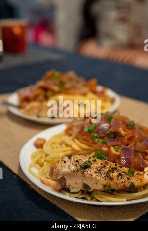 Köstliche Pasta mit Toppings. Stockfoto