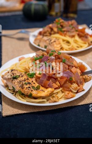 Köstliche Pasta mit Toppings. Stockfoto