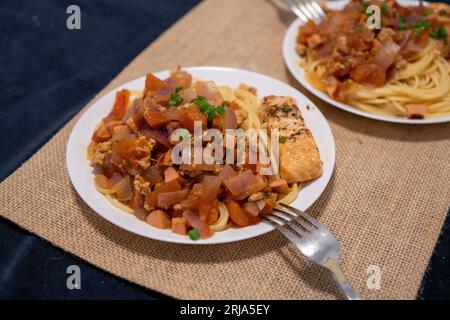 Köstliche Pasta mit Toppings. Stockfoto