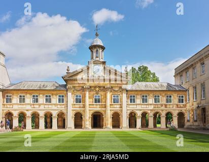 Front Court und Kapelle am Emmanuel College, University of Cambridge, England. Stockfoto