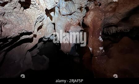 Geologische Formationen in der Höhle Rincon de la Victoria Stockfoto