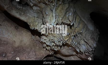 Geologische Formationen in der Höhle Rincon de la Victoria Stockfoto