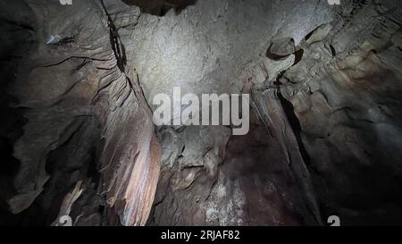 Geologische Formationen in der Höhle Rincon de la Victoria Stockfoto