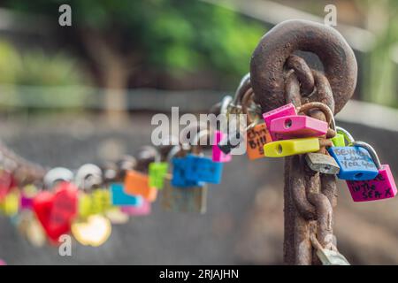 Verriegelt die Metallkette Stockfoto