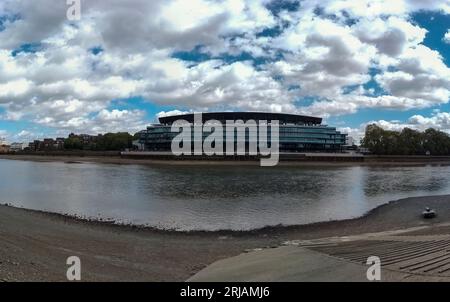 Craven Cottage ist die Heimat des Fulham Football Club am Ufer der Themse in London Stockfoto