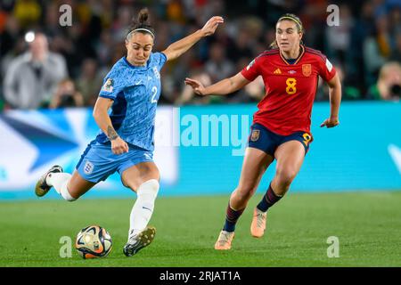 Lucy Bronze aus England und Mariona Caldentey aus Spanien während des Finalspiels der FIFA Frauen-Weltmeisterschaft 2023 zwischen den Frauen aus Spanien und den Frauen aus England im Stadion Australien, Sydney, Australien am 20. August 2023. Foto von Richard Nicholson. Nur redaktionelle Verwendung, Lizenz für kommerzielle Nutzung erforderlich. Keine Verwendung bei Wetten, Spielen oder Veröffentlichungen eines einzelnen Vereins/einer Liga/eines einzelnen Spielers. Stockfoto