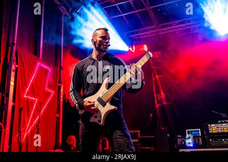 Blaker, Norwegen. August 2023. Die schwedische Metalcore-Band Dead by April spielt ein Live-Konzert während des norwegischen Musikfestivals Blakerfest 2023 in Blaker. Hier wird Sänger und Gitarrist Pontus Hjelm live auf der Bühne gesehen. (Foto: Gonzales Photo - Ketil Martinsen). Stockfoto