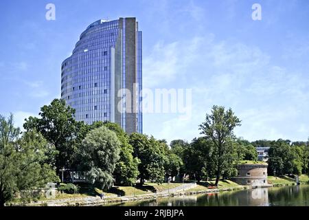 Ulm, Baden-württemberg, Deutschland - 20. August 2023: Blick auf das Maritim-Hotel Ulm an der donau. Stockfoto