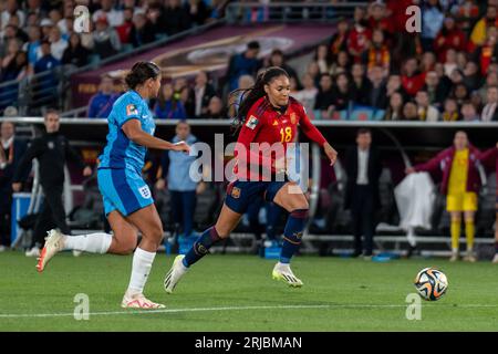 Sydney, Australien, 20. August 2023: Salma Paralluelo (18 Spanien) dribbelt mit dem Ball während des Finalspiels der FIFA-Frauen-Weltmeisterschaft 2023 zwischen Spanien und England im Stadion Australien in Sydney, Australien. (NOE Llamas/SPP) Stockfoto
