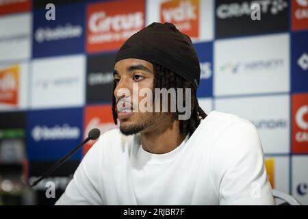 Gent, Belgien. August 2023. Gents Archie Brown stellte sich am Dienstag, den 22. August 2023, während einer Pressekonferenz des belgischen Fußballteams KAA Gent in Gent vor, um ihren neuesten Transfer vorzustellen. BELGA FOTO JAMES ARTHUR GEKIERE Credit: Belga News Agency/Alamy Live News Stockfoto