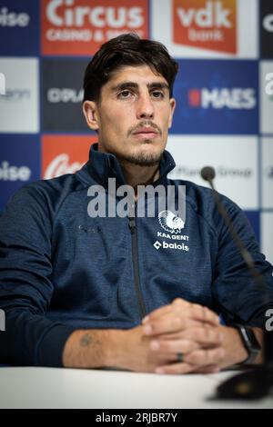 Gent, Belgien. August 2023. Gents Omri Gandelman wurde auf einer Pressekonferenz des belgischen Fußballteams KAA Gent am Dienstag, den 22. August 2023 in Gent vorgestellt, um ihren neuesten Transfer vorzustellen. BELGA FOTO JAMES ARTHUR GEKIERE Credit: Belga News Agency/Alamy Live News Stockfoto