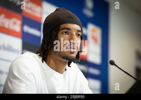 Gent, Belgien. August 2023. Gents Archie Brown stellte sich am Dienstag, den 22. August 2023, während einer Pressekonferenz des belgischen Fußballteams KAA Gent in Gent vor, um ihren neuesten Transfer vorzustellen. BELGA FOTO JAMES ARTHUR GEKIERE Credit: Belga News Agency/Alamy Live News Stockfoto