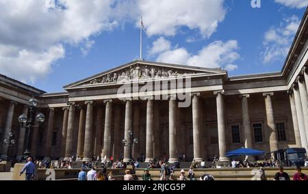 London, Großbritannien. August 2023. Außenansicht des British Museum, da Berichten zufolge fast 2000 Artefakte im Wert von Millionen Pfund aus dem Museum gestohlen wurden. Quelle: Vuk Valcic/Alamy Live News Stockfoto