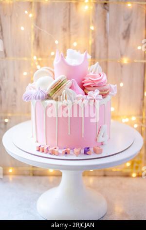 Prinzessin Pfirsichkuchen aus Super Mario Bros. Girl Motto Birthday Cake. Khobar, Saudi-Arabien, 16. Juni 2023. Stockfoto