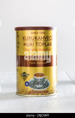 Türkisches Vergnügen. Wunderschöne Fotos von türkischen Süßigkeiten. türkische Leckereien. Geleeewürfel mit Mastixgeschmack (griechisch-türkischer Genuss) Stockfoto