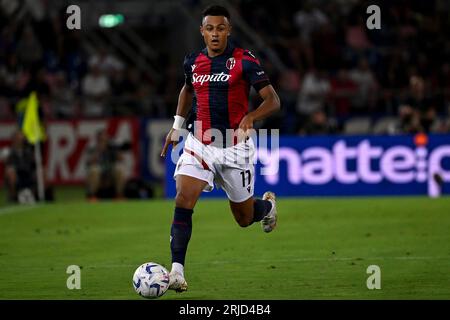 Dan Ndoye von Bologna FC in Aktion während des Fußballspiels der Serie A zwischen Bologna FC und AC Mailand im Renato Dall'Ara Stadion in Bologna (Italien), August Stockfoto