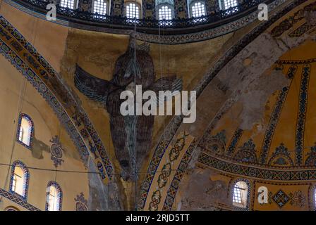 Ein Bild des farbenfrohen und wunderschönen Innenraums der Hagia Sophia in Istanbul. Stockfoto