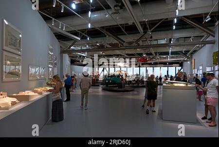 Gesamtansicht. Norman Foster Retropspective im Pompidou, Paris, Frankreich. Architekt: Foster + Partners, 2023. Stockfoto