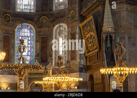 Ein Bild des farbenfrohen und wunderschönen Innenraums der Hagia Sophia in Istanbul. Stockfoto