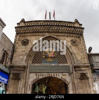 Ein Bild vom Eingang zum Großen Basar in Istanbul. Stockfoto