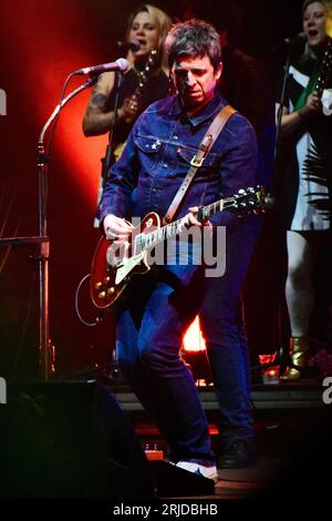 Noel Gallagher wurde als Noel Gallaghers High Flying Birds Headliner des Hardwick Festivals im August 2023 dargestellt. Foto: James Hind/Alamy Stock Photo. Stockfoto