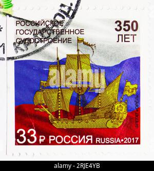 MOSKAU, RUSSLAND - 30. OKTOBER 2022: Die in Russland gedruckte Briefmarke zeigt den 350. Jahrestag des russischen Staatsschiffsbaus, Serie, um 2017 Stockfoto